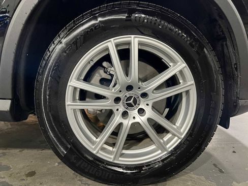 Used 2025 Mercedes-Benz GLC 300 4MATIC image 9