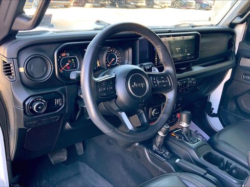 Used 2025 Jeep Wrangler Unlimited Rubicon 392 AWD/4WD image 15