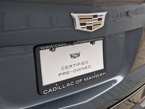 Used 2021 Cadillac XT4 Luxury w/ Cold Weather Package image 18