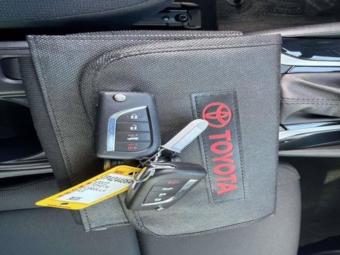 Certified 2023 Toyota Corolla LE image 30