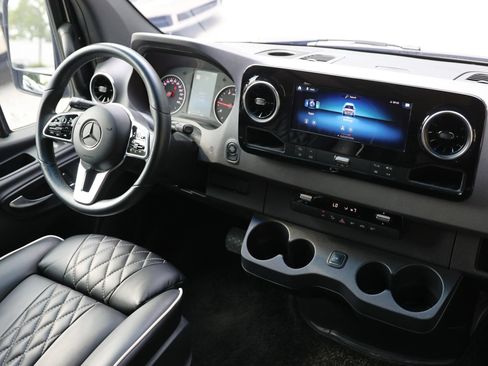 Used 2021 Mercedes-Benz Sprinter 3500 image 92