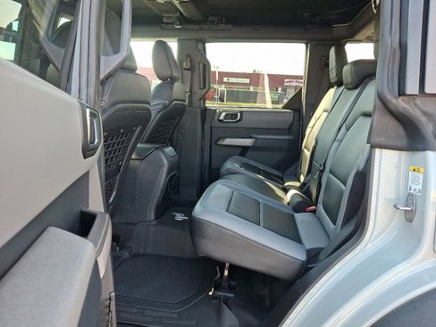Used 2022 Ford Bronco Black Diamond image 10