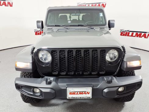 Used 2021 Jeep Gladiator Sport AWD/4WD image 2