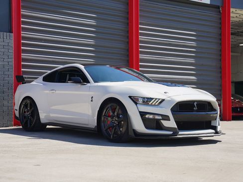 Used 2021 Ford Mustang Shelby GT500 w/ Carbon Fiber Track Pack image 6