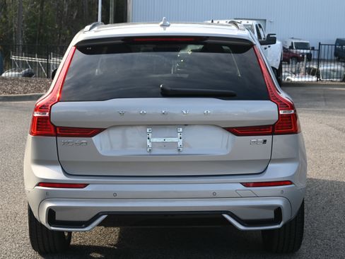 Used 2025 Volvo XC60 B5 Plus image 11