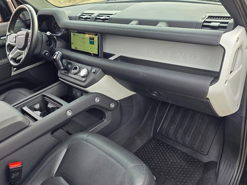 Used 2024 Land Rover Defender 110 S image 24
