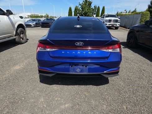 Used 2023 Hyundai Elantra SEL w/ Convenience Package FWD image 4