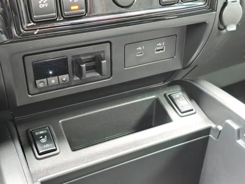 Used 2022 Nissan Titan PRO-4X w/ Pro-4x Convenience Package AWD/4WD image 29