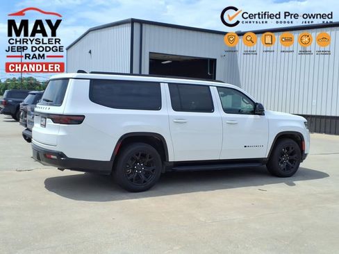 Used 2025 Jeep Wagoneer L Series II w/ Convenience Group I AWD/4WD image 2