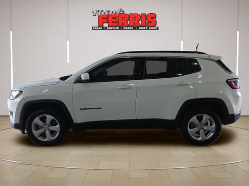 Used 2019 Jeep Compass Latitude w/ Cold Weather Group AWD/4WD image 2