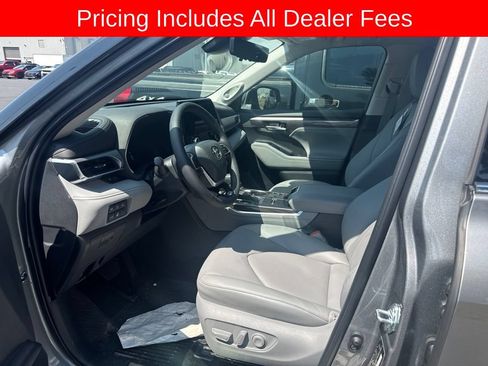 Used 2026 Toyota Highlander Platinum AWD/4WD image 12