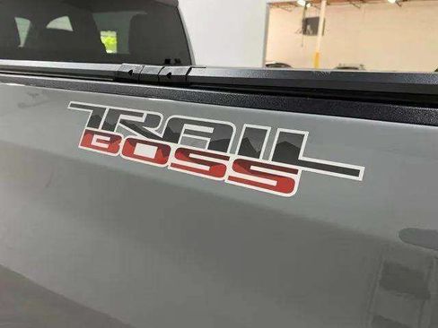 Used 2025 Chevrolet Silverado 1500 Custom Trail Boss w/ LPO, Dark Essentials Package AWD/4WD image 99
