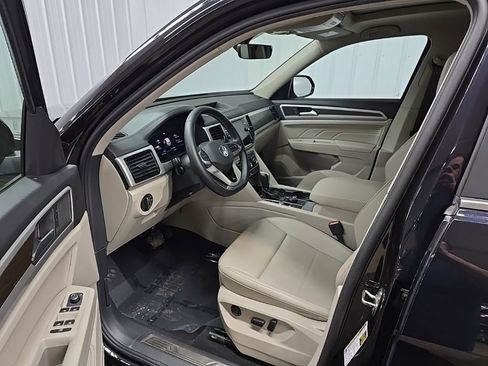 Used 2023 Volkswagen Atlas SE image 29