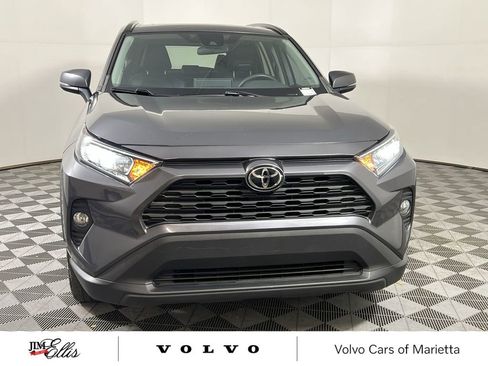Used 2021 Toyota RAV4 XLE Premium image 4