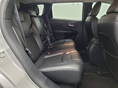 Used 2020 Jeep Cherokee Latitude Plus image 19