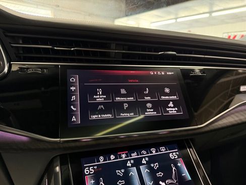 Used 2019 Audi Q8 Prestige w/ Luxury Package AWD/4WD image 27
