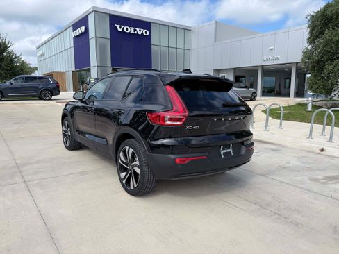 Certified 2025 Volvo XC40 B5 Plus AWD/4WD image 4
