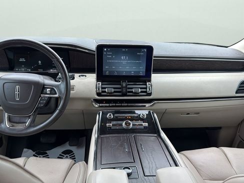 Used 2018 Lincoln Navigator Select AWD/4WD image 21