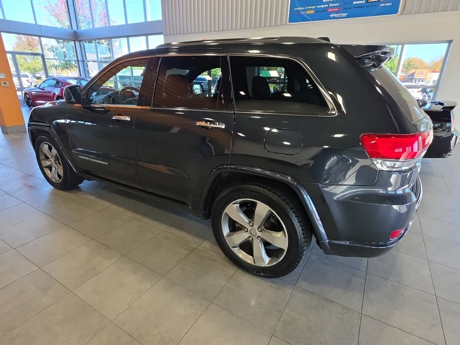 Used 2015 Jeep Grand Cherokee Overland w/ Advanced Technology Group AWD/4WD image 10