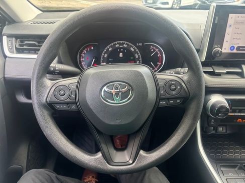 Used 2025 Toyota RAV4 XLE AWD/4WD image 18