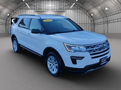 Used 2018 Ford Explorer XLT image 1