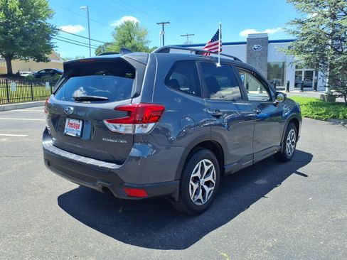 Used 2020 Subaru Forester Premium AWD/4WD image 2