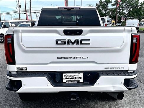 Used 2024 GMC Sierra 2500 Denali Ultimate AWD/4WD image 4