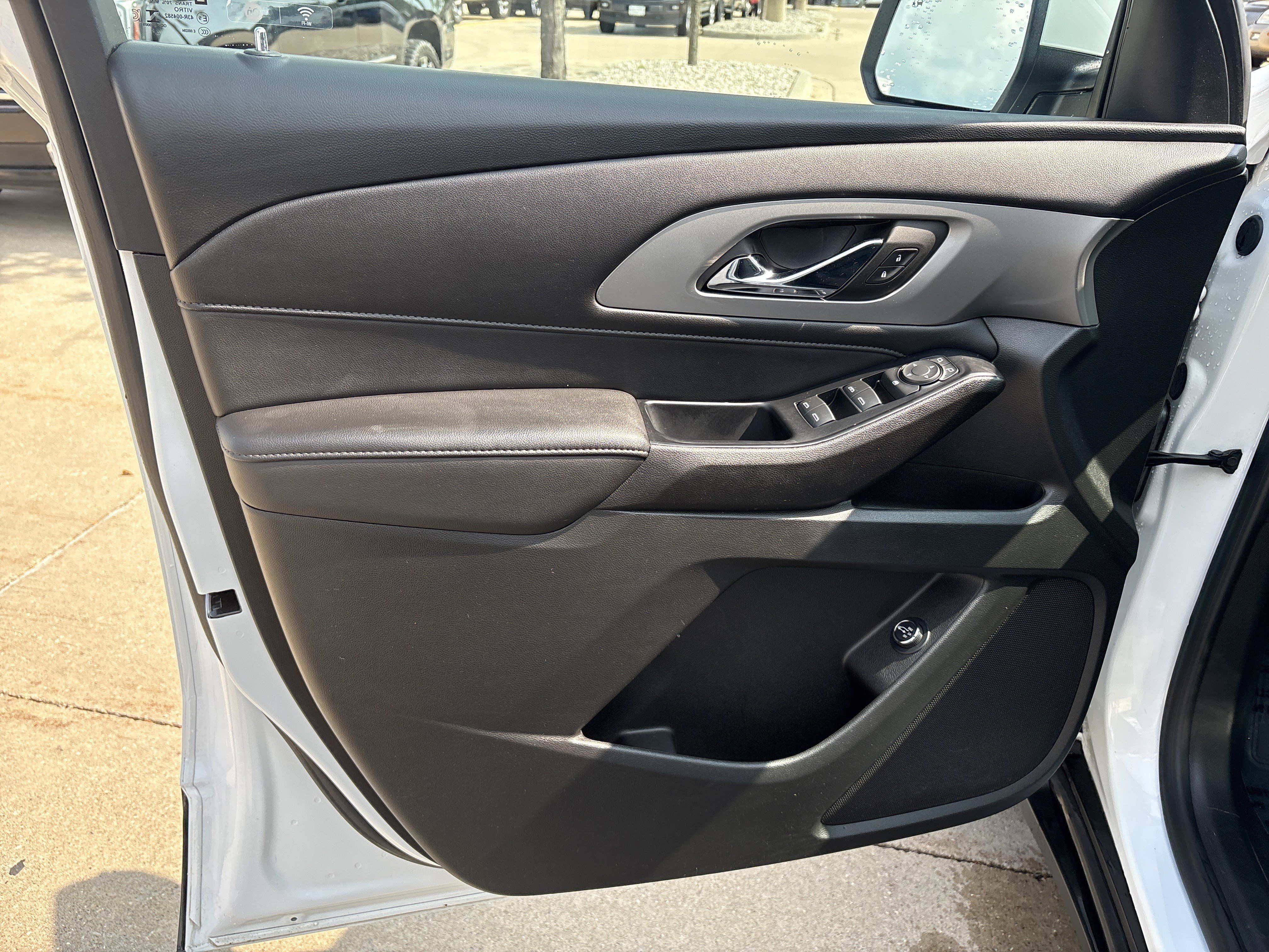 Used 2023 Chevrolet Traverse LT AWD/4WD image 10