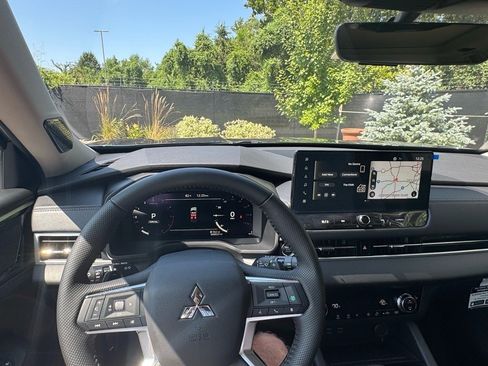 New 2025 Mitsubishi Outlander SE image 25