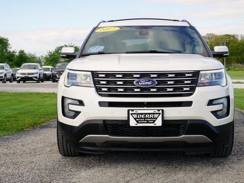 Used 2017 Ford Explorer Limited w/ Equipment Group 301A AWD/4WD image 3