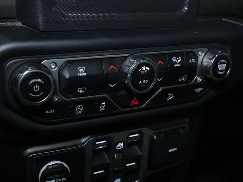 Used 2021 Jeep Wrangler Unlimited Sahara image 29