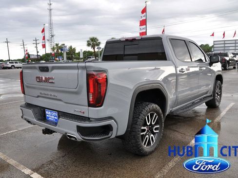 Used 2024 GMC Sierra 1500 AT4 w/ Technology Package AWD/4WD image 5