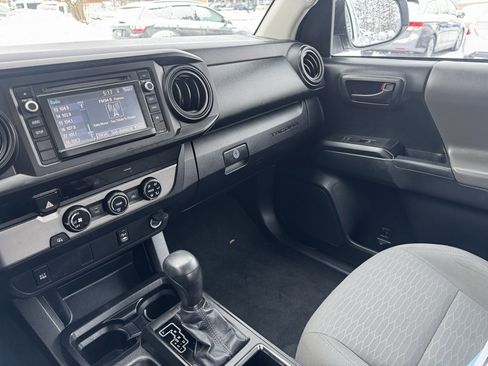 Used 2016 Toyota Tacoma SR image 28