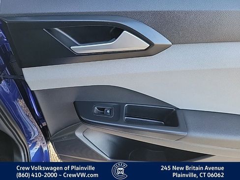 Certified 2022 Volkswagen Taos SE image 47