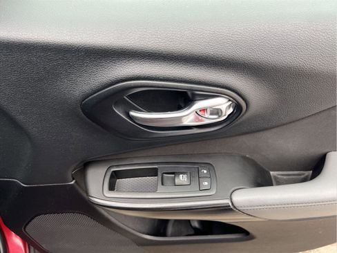 Used 2014 Jeep Cherokee Latitude w/ Comfort/Convenience Group FWD image 9