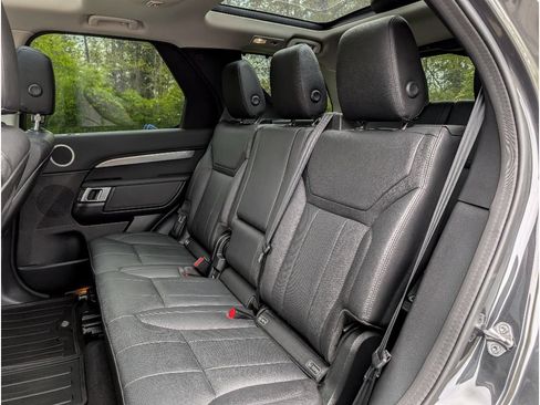Used 2020 Land Rover Discovery Landmark AWD/4WD image 14