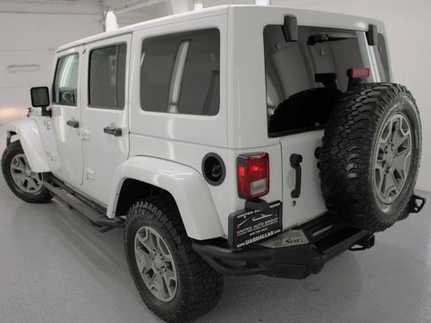 Used 2015 Jeep Wrangler Unlimited Rubicon w/ Connectivity Group AWD/4WD image 30