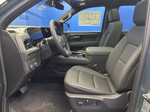 New 2026 Chevrolet Suburban Z71 w/ Comfort Package AWD/4WD image 12