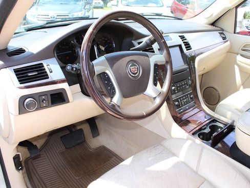 Used 2007 Cadillac Escalade ESV AWD w/ Information Package image 13