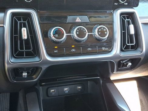 Certified 2023 Kia Sorento LX image 16