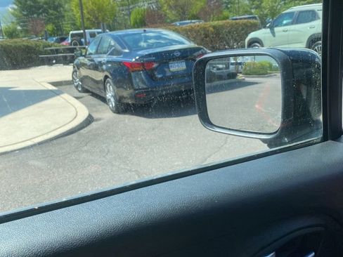 Used 2023 Jeep Renegade Trailhawk image 31