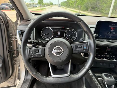 Used 2022 Nissan Rogue SL FWD image 16