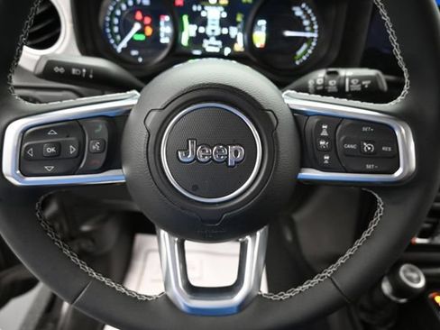 Used 2025 Jeep Wrangler Unlimited Sahara AWD/4WD image 15