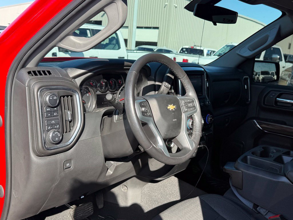 Used 2022 Chevrolet Silverado 1500 LT AWD/4WD image 4