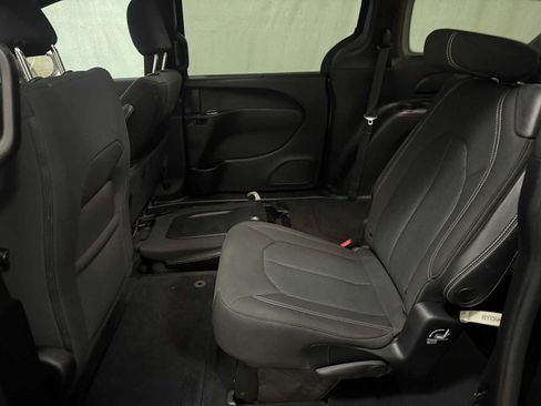 Used 2019 Chrysler Pacifica Touring Plus w/ Advanced Safetytec Group image 22
