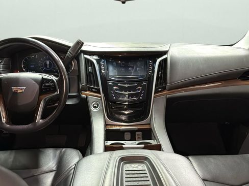 Used 2018 Cadillac Escalade Luxury image 22