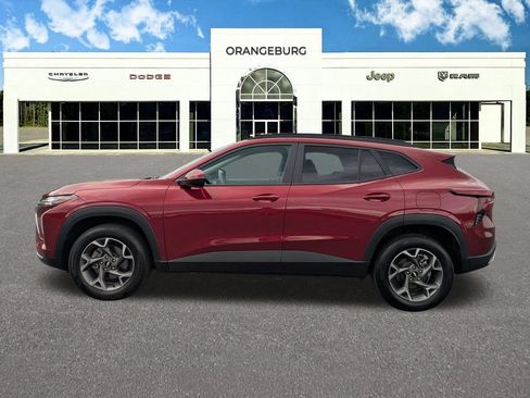Used 2025 Chevrolet Trax LT FWD image 4