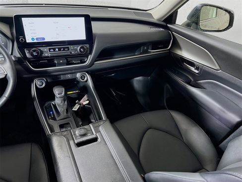 Certified 2025 Toyota Grand Highlander AWD image 21