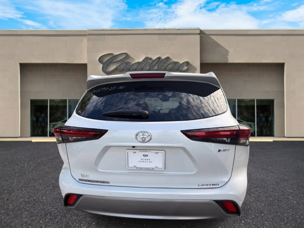 Used 2025 Toyota Highlander Limited AWD/4WD image 4