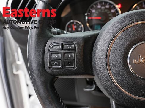 Used 2015 Jeep Wrangler Unlimited Sahara w/ Connectivity Group AWD/4WD image 15